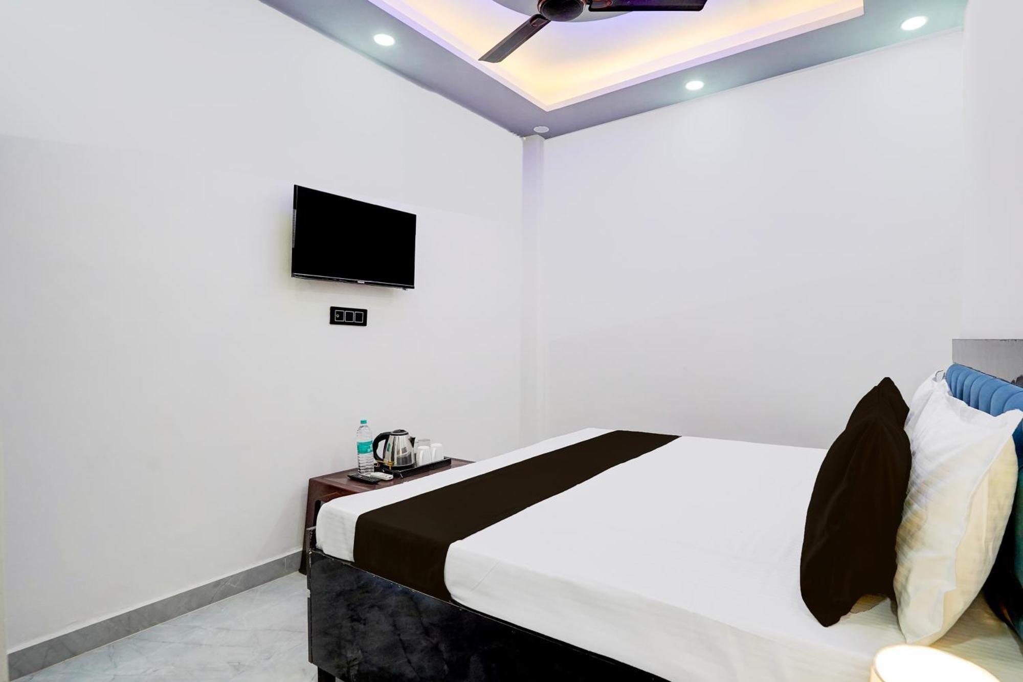 Hotel O Karan Residency Нью-Дели Экстерьер фото