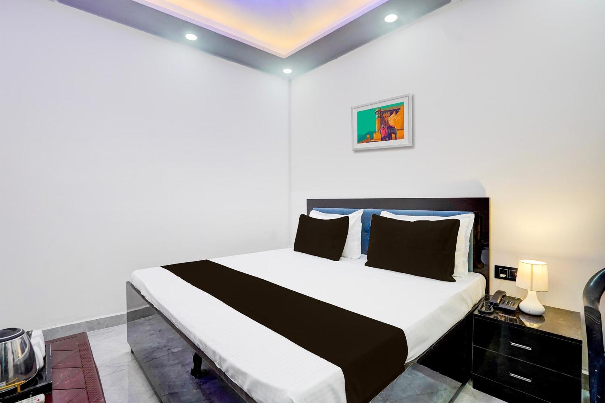 Hotel O Karan Residency Нью-Дели Экстерьер фото
