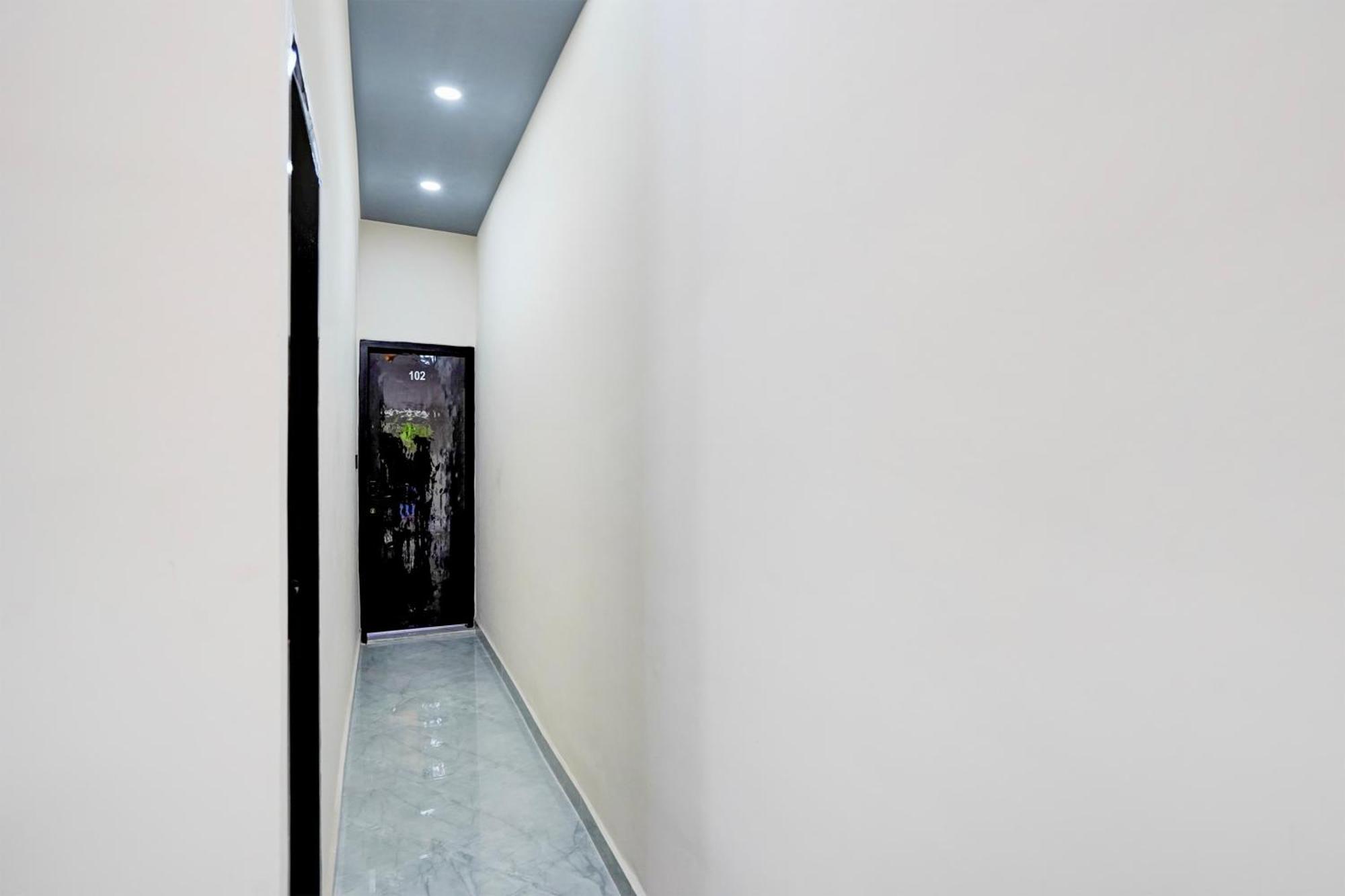 Hotel O Karan Residency Нью-Дели Экстерьер фото