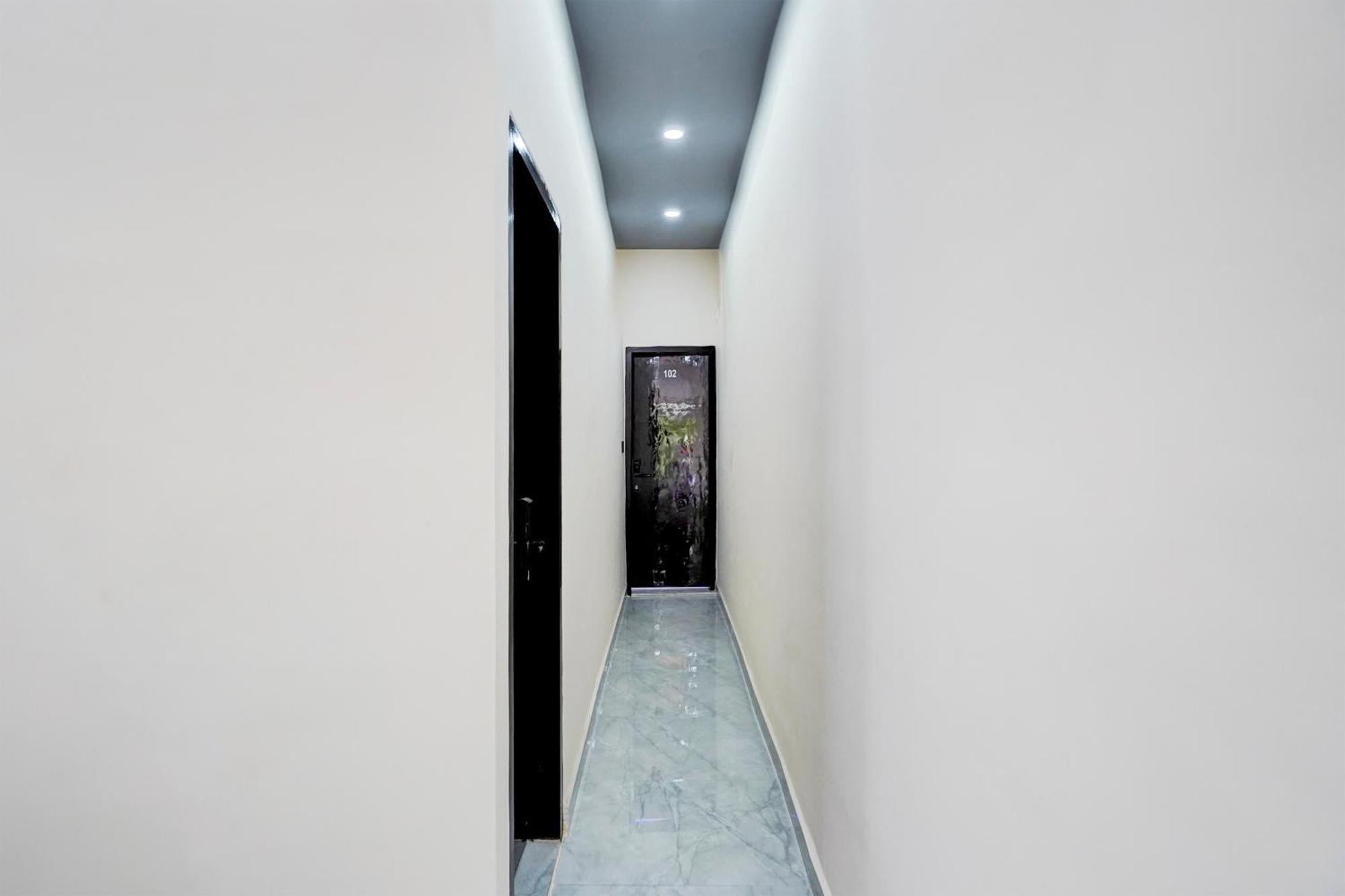 Hotel O Karan Residency Нью-Дели Экстерьер фото
